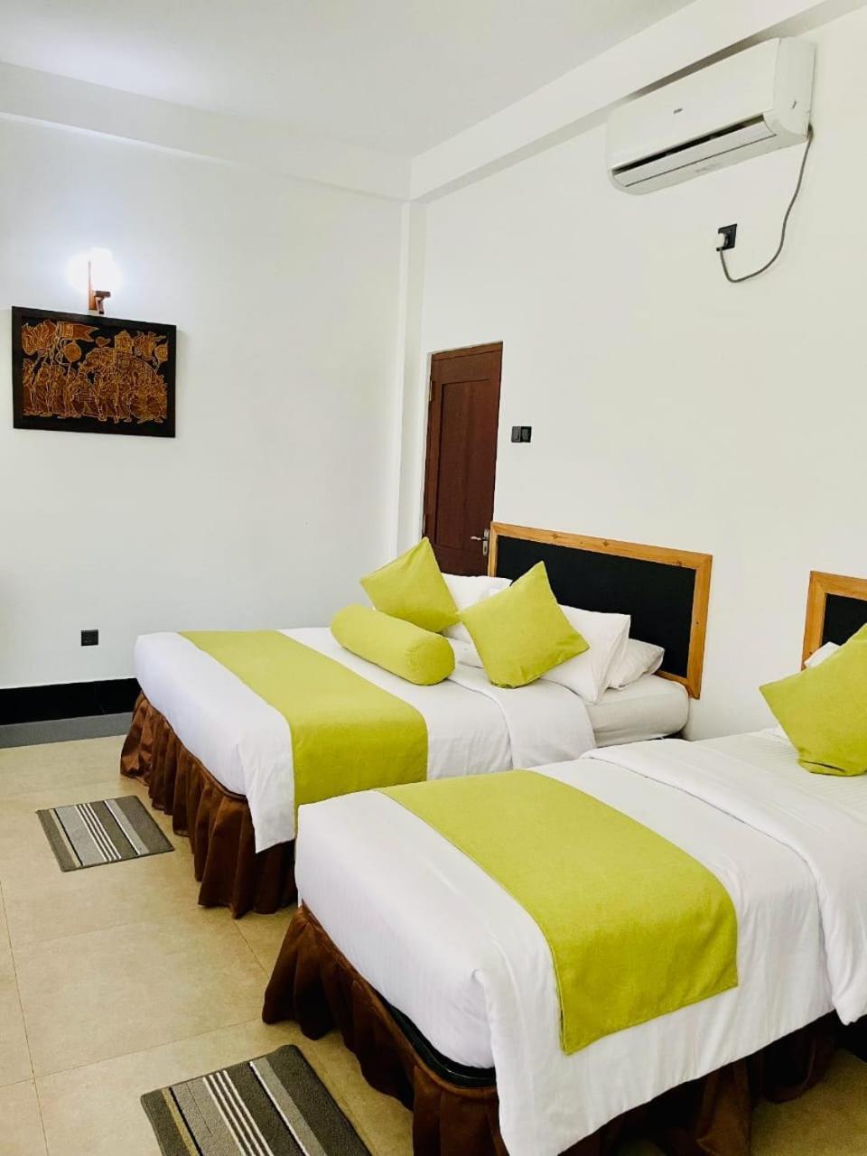 Thinaya Lake Resort Anuradhapura Kültér fotó