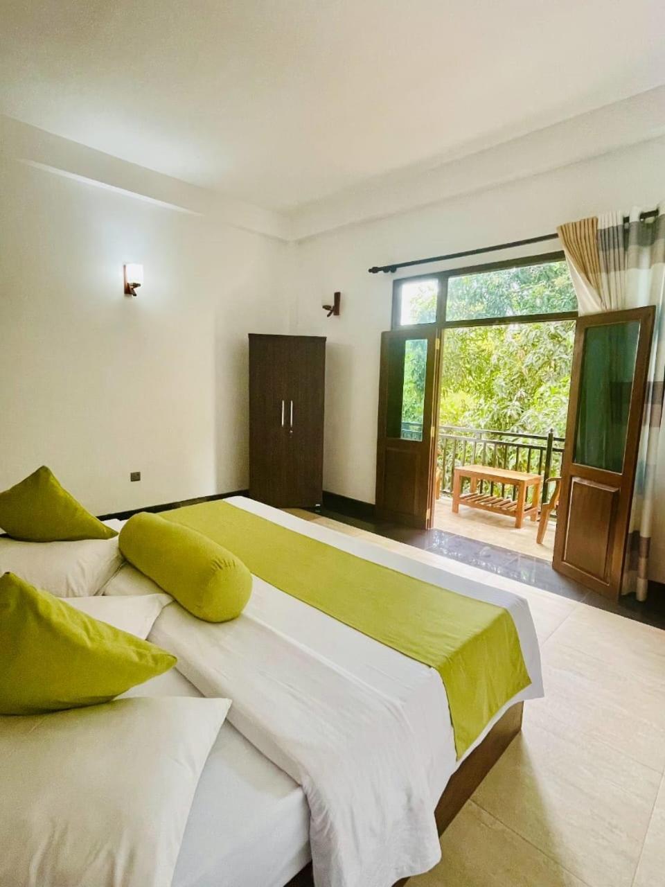 Thinaya Lake Resort Anuradhapura Kültér fotó